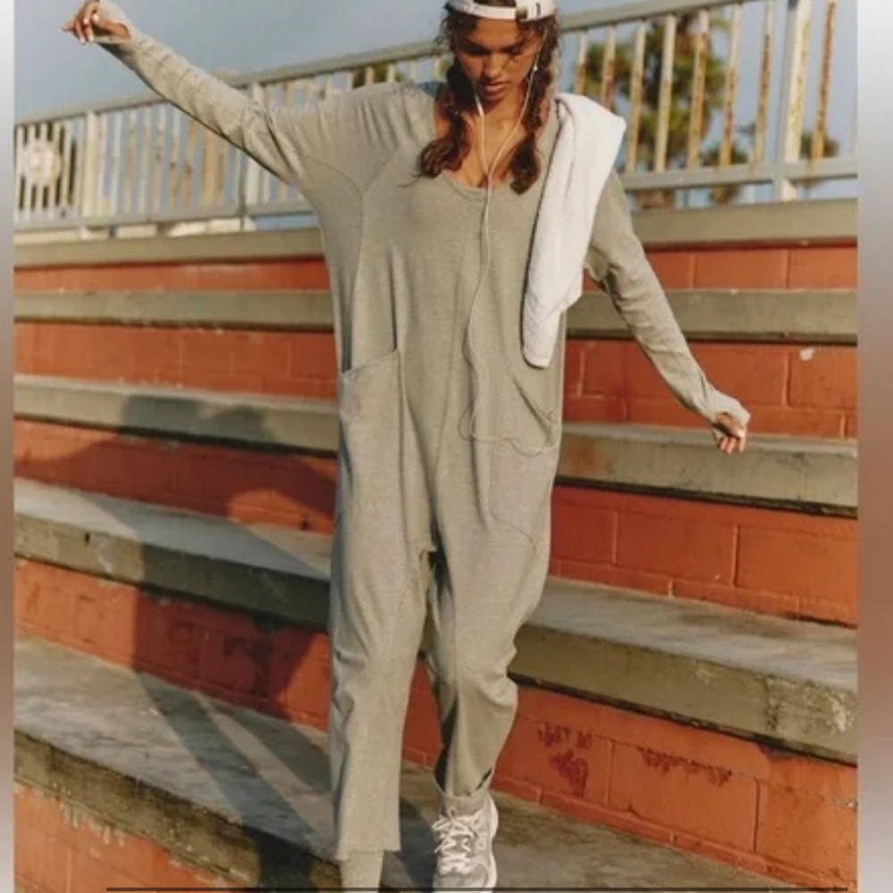 FP  Movement by FP Hot Shot Long Sleeve Hooded Onesie in Heather Gray sz XS